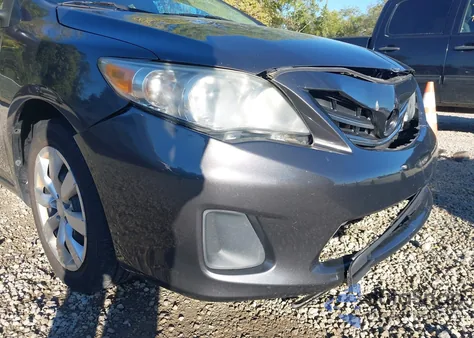 2013 Toyota Corolla Le z USA, uszkodzony, nr VIN 2T1BU4EE4DC031935